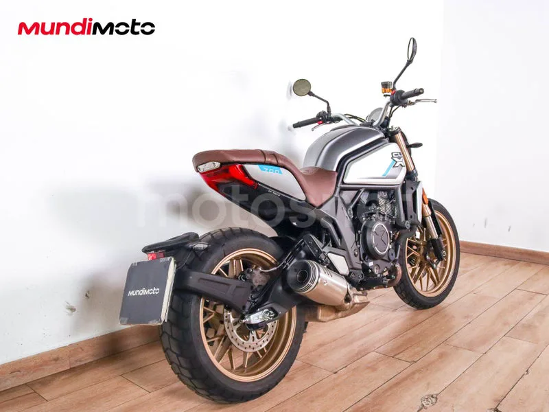 CFMOTO 700CL-X - Vista 3