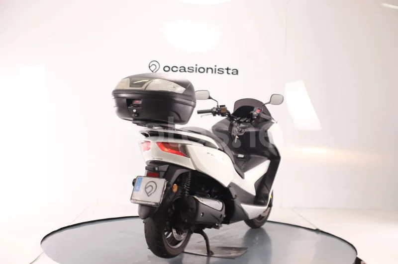 Honda Forza 300 - Vista 3