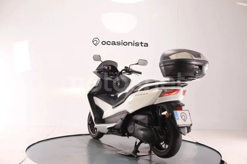 Honda Forza 300 - Vista 4