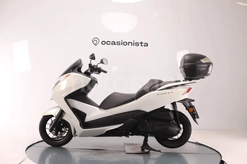 Honda Forza 300 - Vista 5