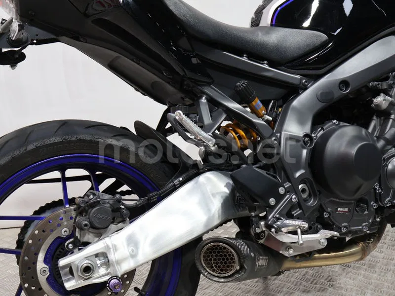 Yamaha MT-09 - Vista 15