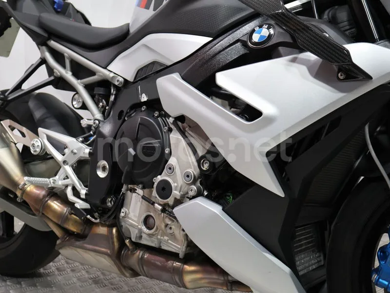 BMW M 1000 R - Vista 12