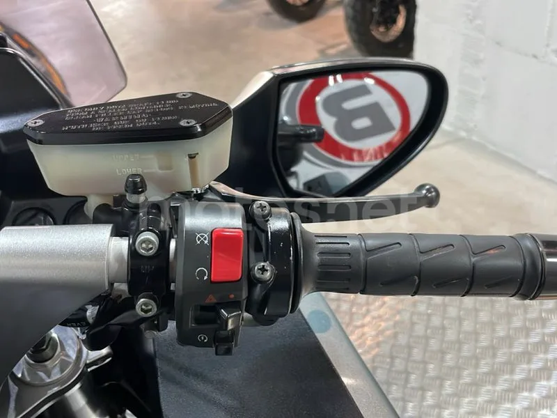 Kawasaki 1400GTR - Vista 11