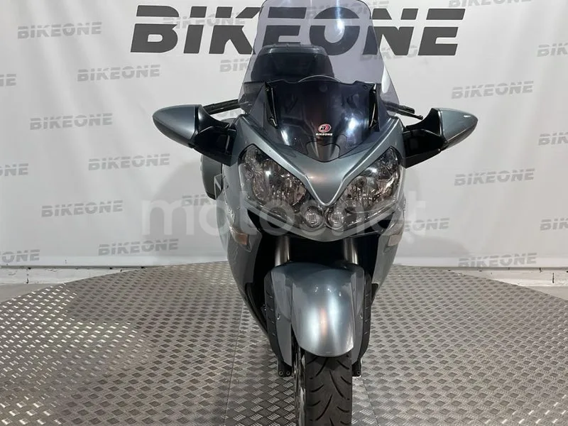 Kawasaki 1400GTR - Vista 4