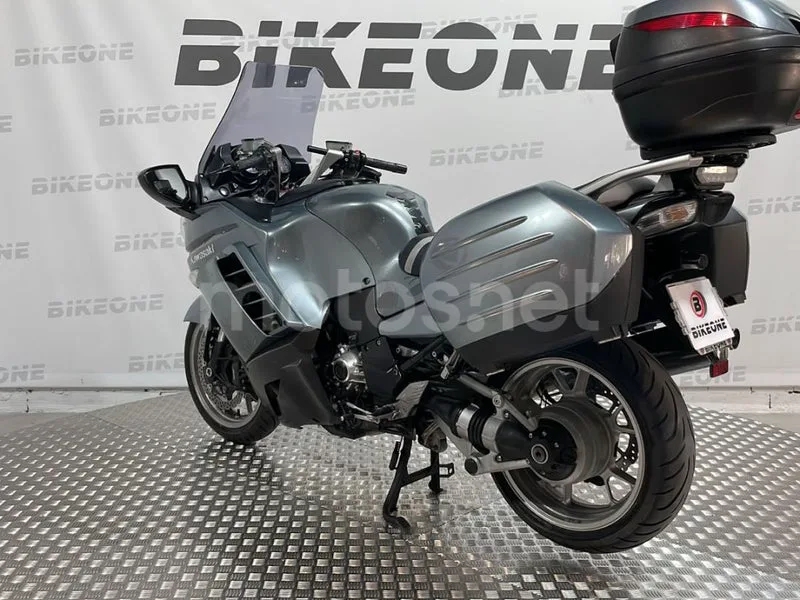 Kawasaki 1400GTR - Vista 6