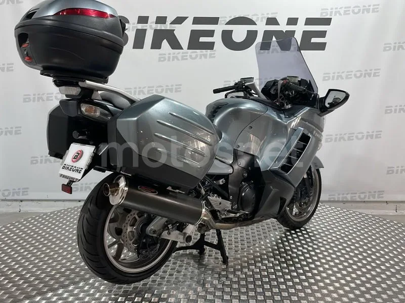 Kawasaki 1400GTR - Vista 8