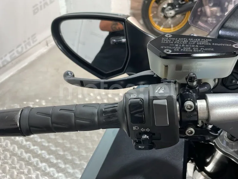 Kawasaki 1400GTR - Vista 10