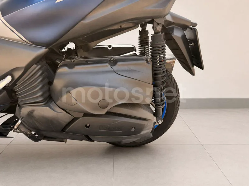 Yamaha XMAX 400 - Vista 10