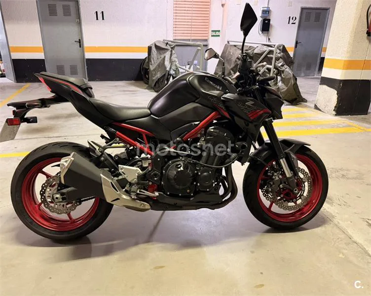 Kawasaki Z900 - Vista 3