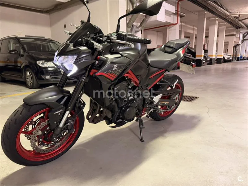 Kawasaki Z900 - Vista 4