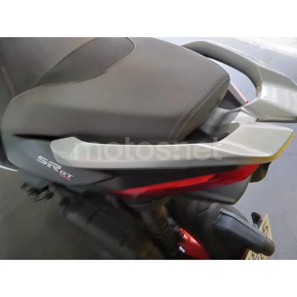 Aprilia SR GT 125 - Vista 15