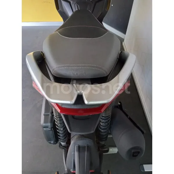 Aprilia SR GT 125 - Vista 16