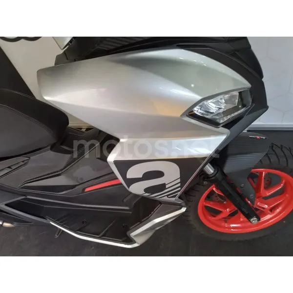 Aprilia SR GT 125 - Vista 17