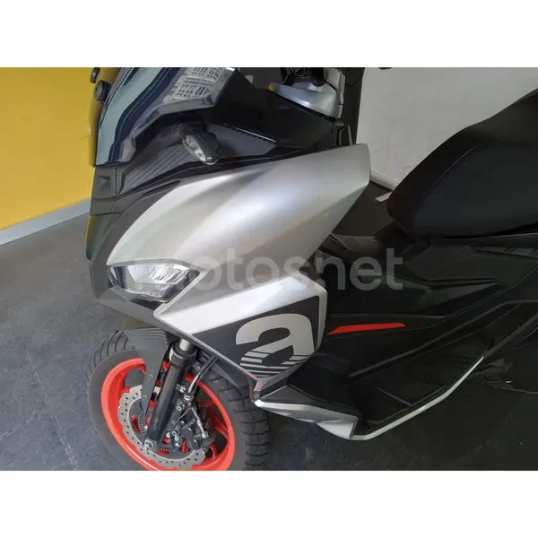 Aprilia SR GT 125 - Vista 18