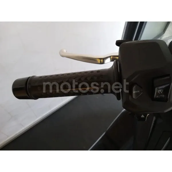 Aprilia SR GT 125 - Vista 25