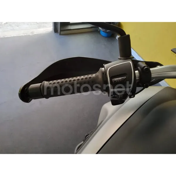 Moto Guzzi V85 TT - Vista 17