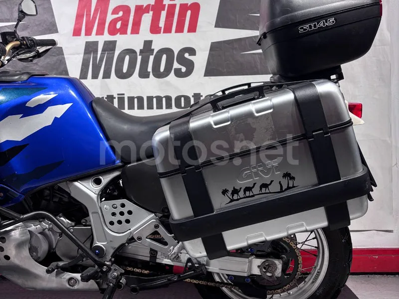 Honda XRV750 Africa Twin - Vista 8