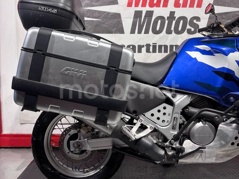Honda XRV750 Africa Twin - Vista 9
