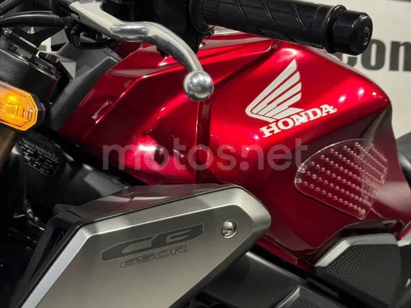 Honda CB650R - Vista 11