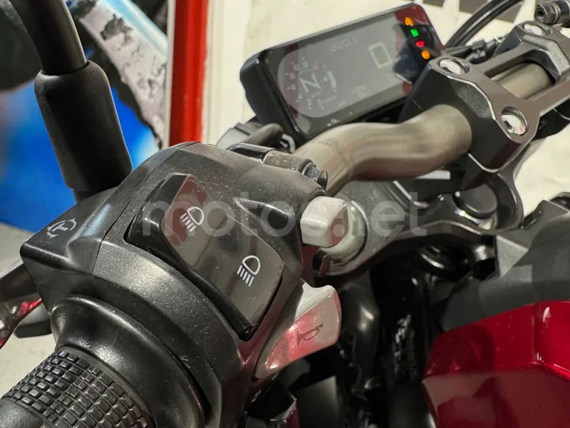 Honda CB650R - Vista 14