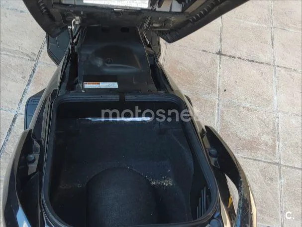 Suzuki Burgman 400 - Vista 7