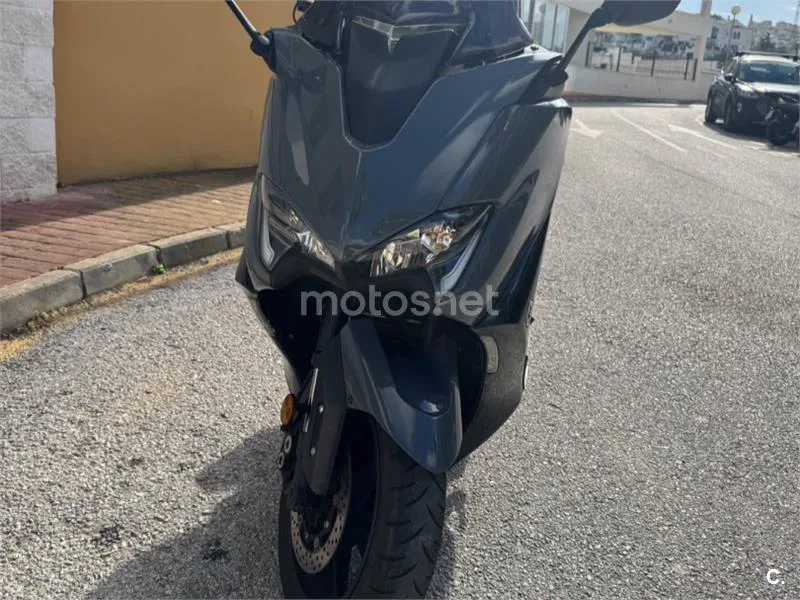 Yamaha TMAX - Vista 4