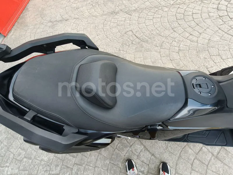 Yamaha TMAX - Vista 20