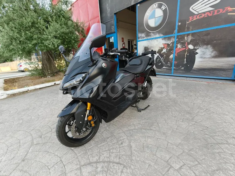 Yamaha TMAX - Vista 3