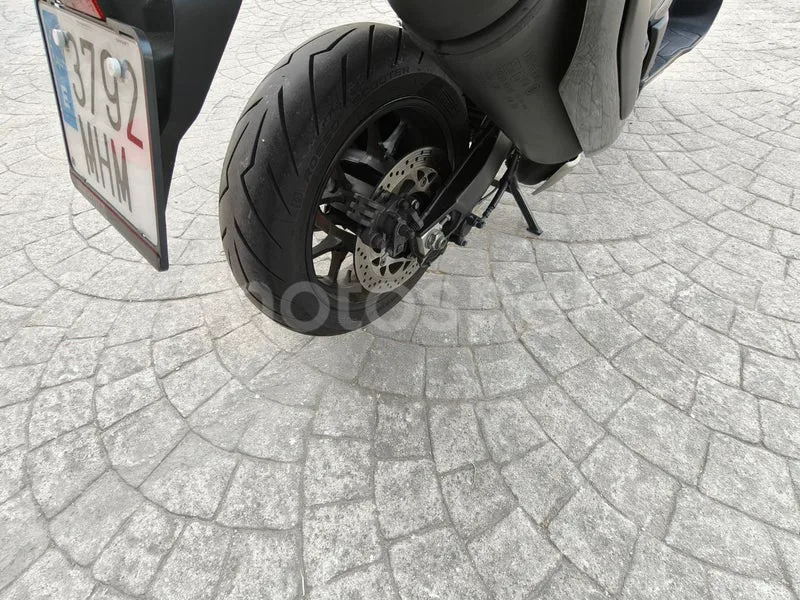 Yamaha TMAX - Vista 25