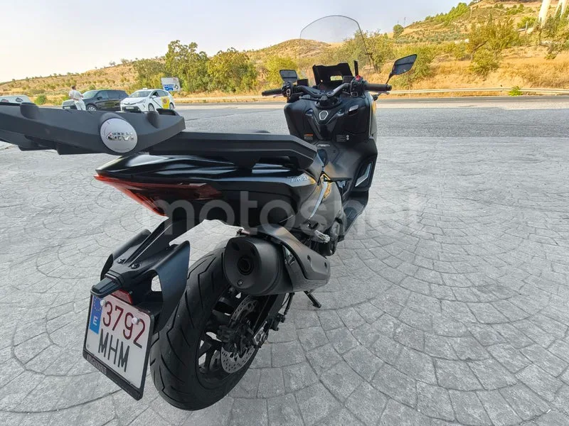 Yamaha TMAX - Vista 26