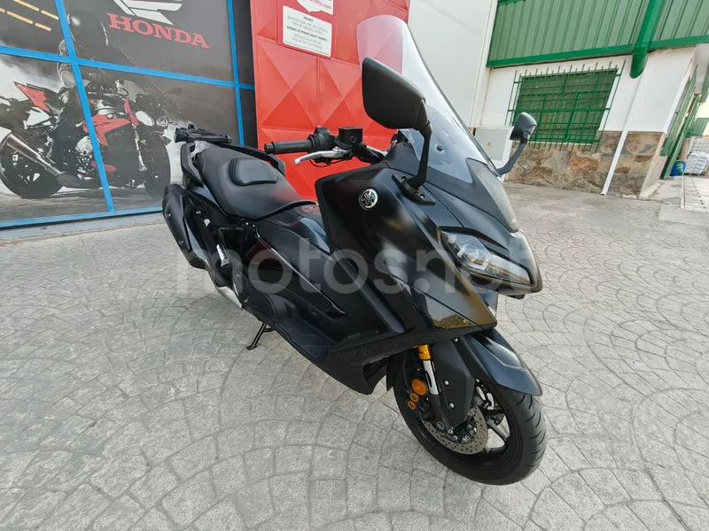 Yamaha TMAX - Vista 28