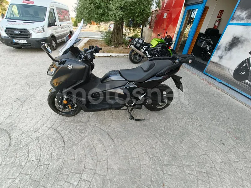 Yamaha TMAX - Vista 5
