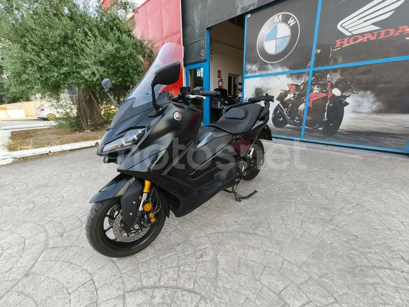 Yamaha TMAX - Vista 6