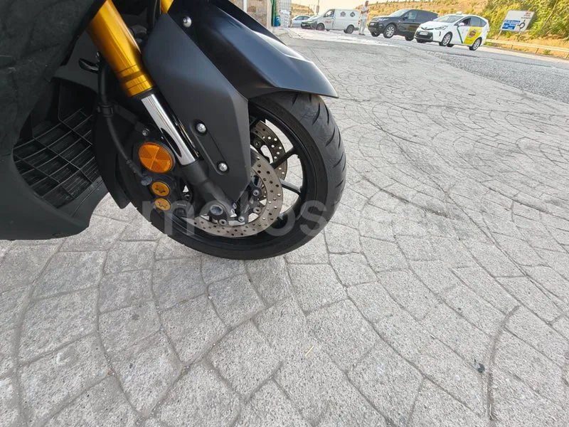 Yamaha TMAX - Vista 7
