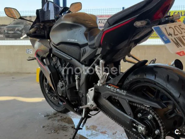 Honda CBR650R - Vista 3