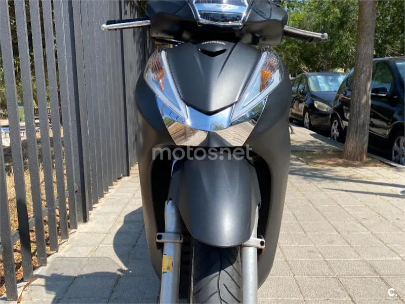 Honda SH300i - Vista 3