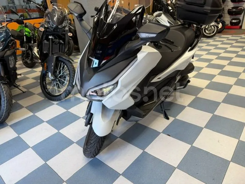Honda Forza 350 - Vista 15