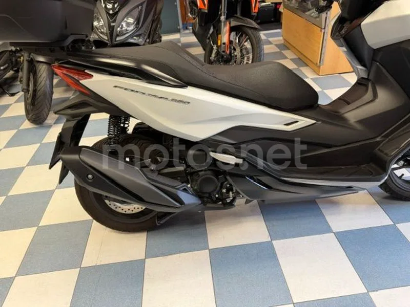 Honda Forza 350 - Vista 17