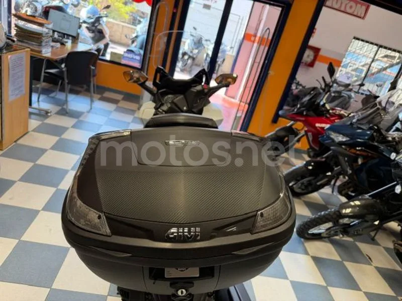 Honda Forza 350 - Vista 18