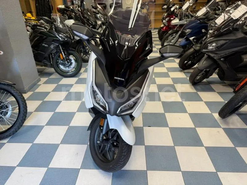 Honda Forza 350 - Vista 4