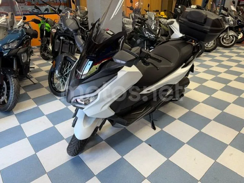 Honda Forza 350 - Vista 5