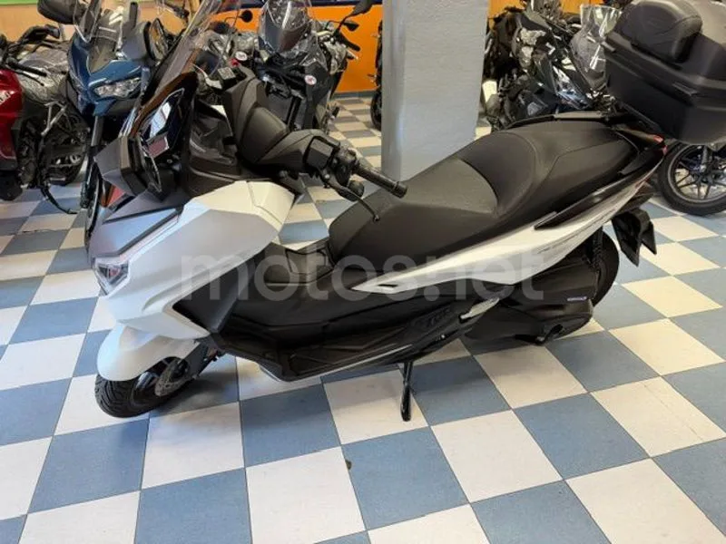 Honda Forza 350 - Vista 7