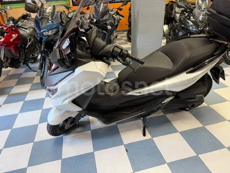 Honda Forza 350 - Vista 8