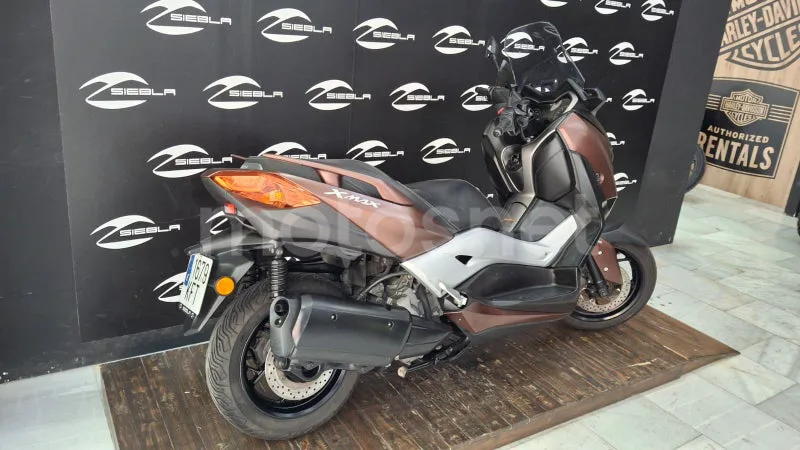 Yamaha XMAX 300 - Vista 3