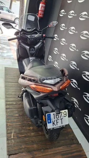 Yamaha XMAX 300 - Vista 9