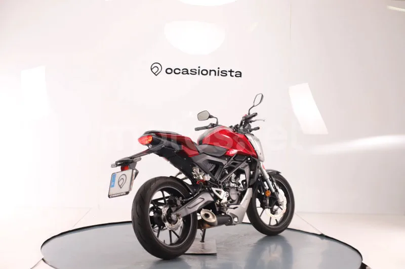 Honda CB125R - Vista 3