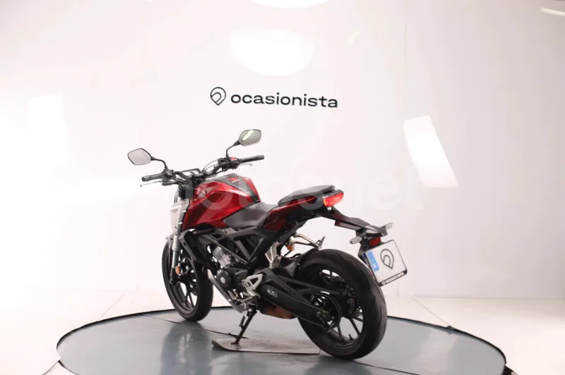 Honda CB125R - Vista 4