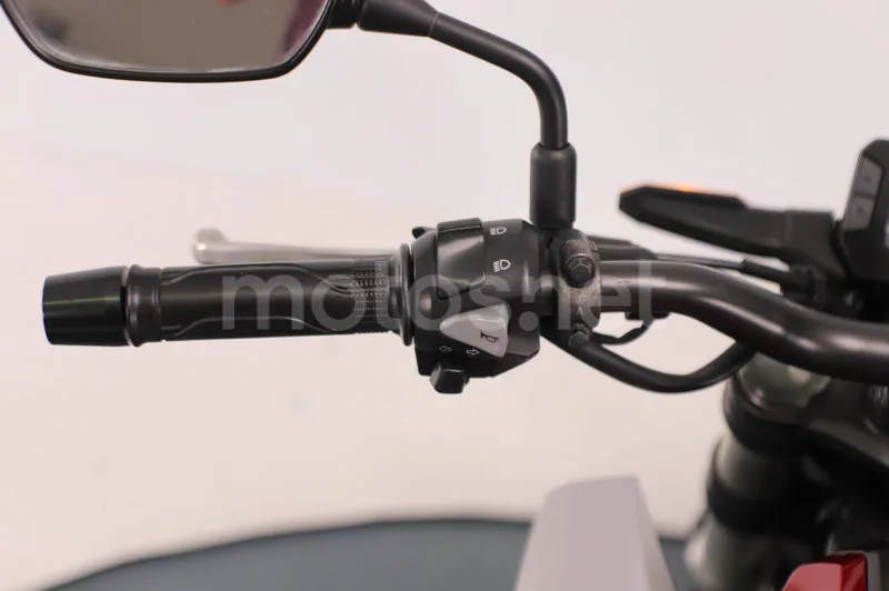 Honda CB125R - Vista 7