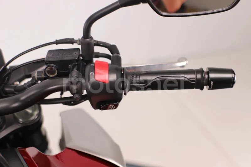 Honda CB125R - Vista 8