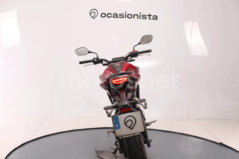 Honda CB125R - Vista 10